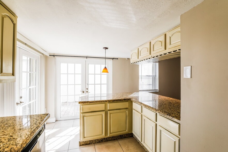 Building Photo - 4771 SW 154th Ave