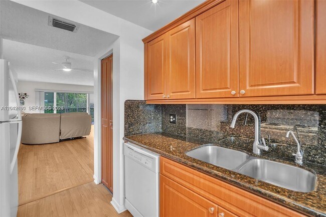 Building Photo - 1000 SW 125th Ave