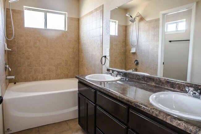 Building Photo - 2969 Pino Triste Dr
