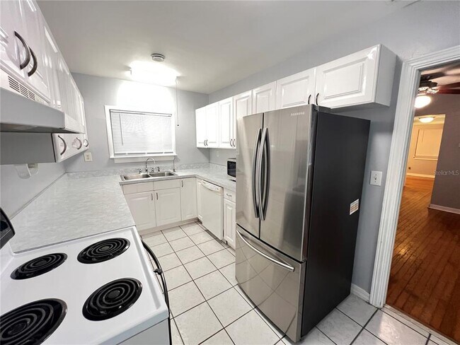 Building Photo - 3725 E Fort King St