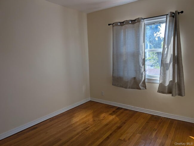 Building Photo - 75-40 197th St