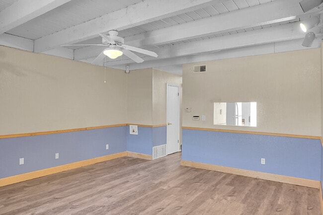 Building Photo - $1,340.95- 2 Bed, 1.5 Bath Townhome in CO Springs with Central AC and All Utilities Included