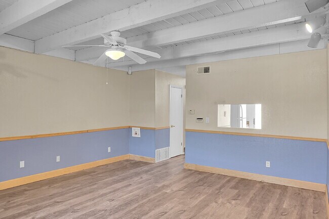 Building Photo - $1,440.95- 2 Bed, 1.5 Bath Townhome in CO Springs with Central AC and All Utilities Included