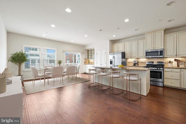 Building Photo - 13312 Waterford Hills Boulevard