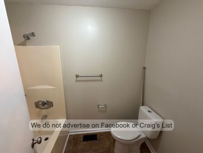 Building Photo - River Cliff Villas- Crooked Creek Court