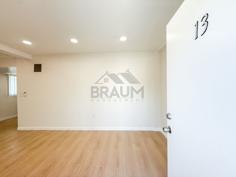 Building Photo - 15634 Leadwell St
