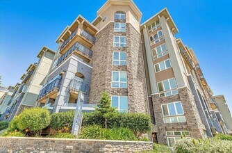 Building Photo - Bright 2BR / 2BA Condo with Balcony, Parking & Amenities in Central Dublin