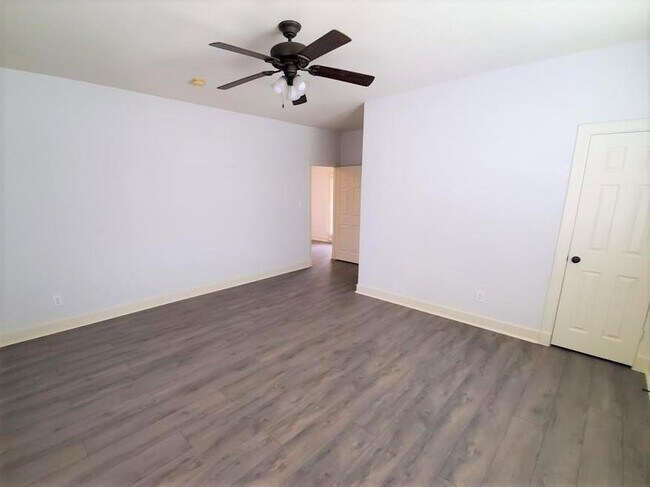 Building Photo - 2865 Westhollow Dr