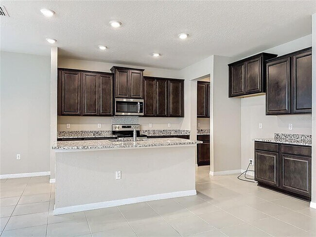 Building Photo - 13071 Brookside Moss Dr
