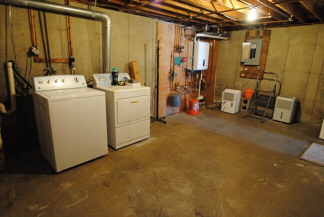 Building Photo - 74 Stillwater Dr