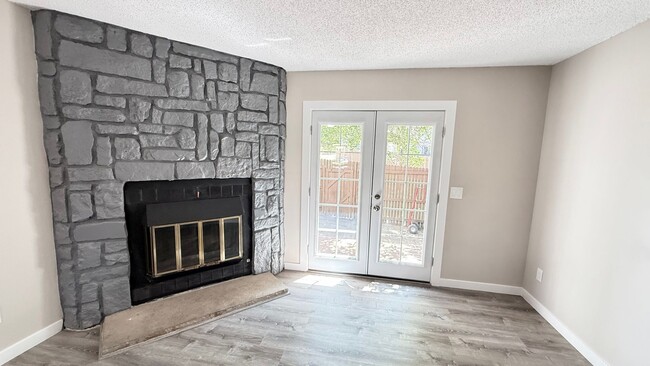Building Photo - Fully Remodeled 2 Bedroom Townhome in Sout...