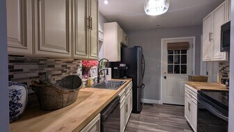 Building Photo - 3182 Latona Dr SW