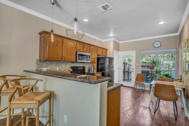 Building Photo - 305 Holleman Dr E