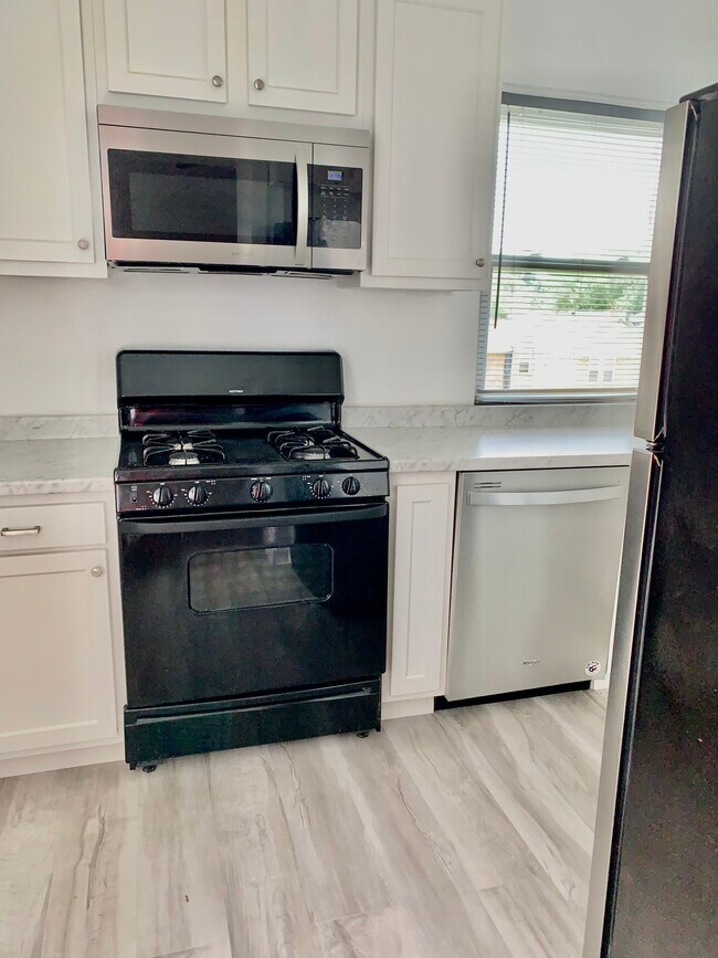 Kitchen - 1044 Welfer St