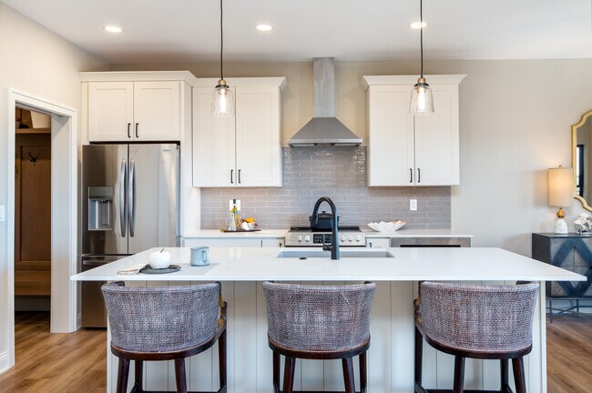 Building Photo - 2116 Aikman Dr