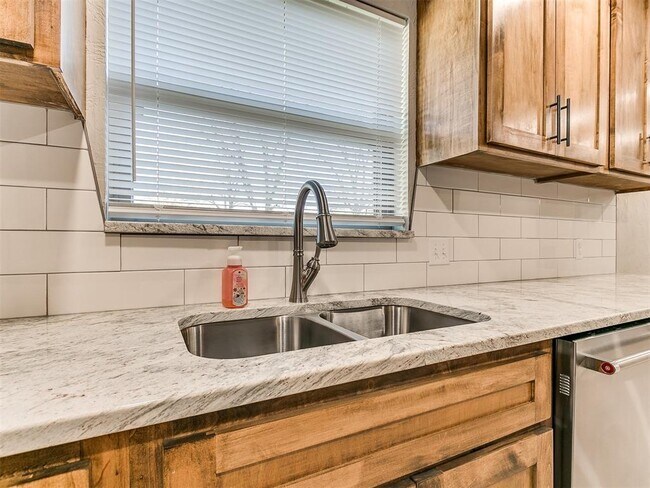 Building Photo - 2641 Osborne Dr