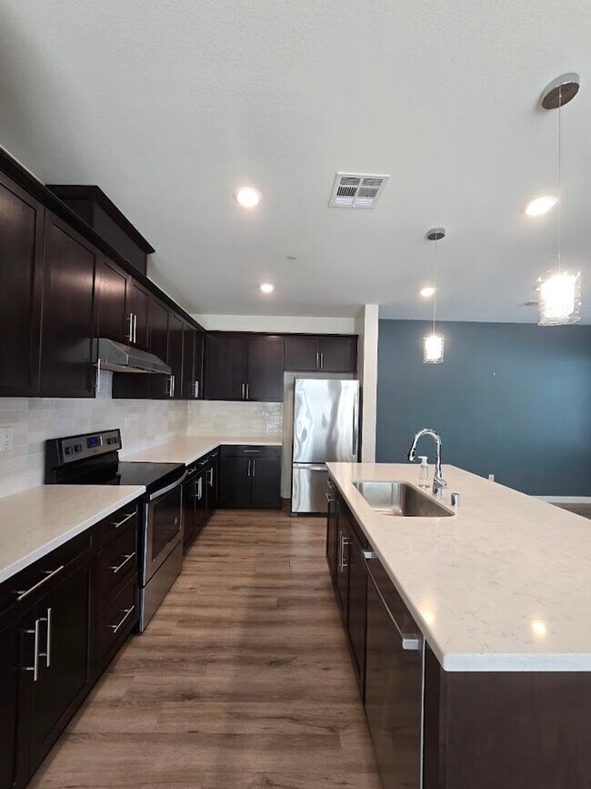 Building Photo - 3-Bedroom Home in Gated Community with Mod...