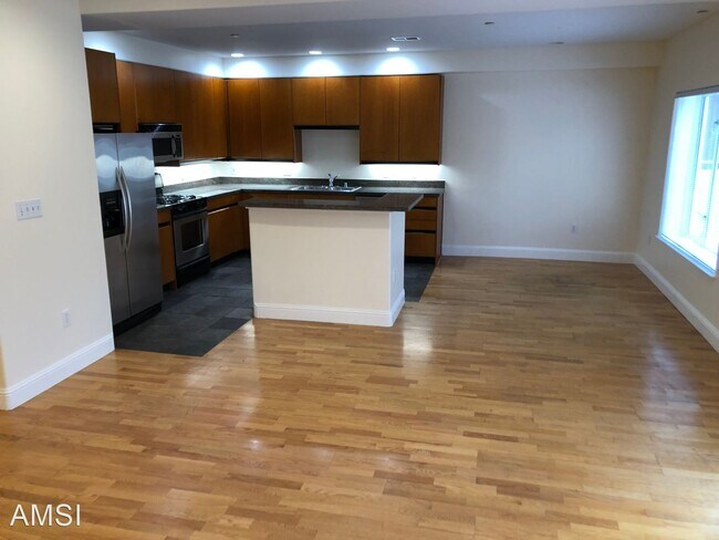 Building Photo - 3 br, 2.5 bath House - 316 Bartlett Street #1