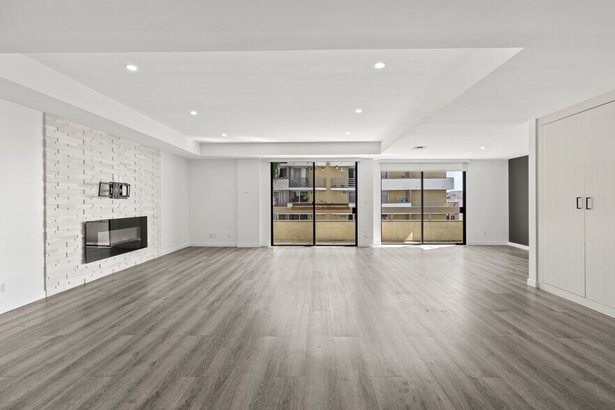Building Photo - 1601 N Fuller Ave