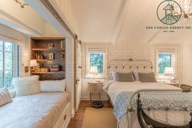 Building Photo - Immaculately Updated Two Bedroom (+Bonus) ...