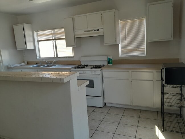 Building Photo - 2644 Orchard Ave