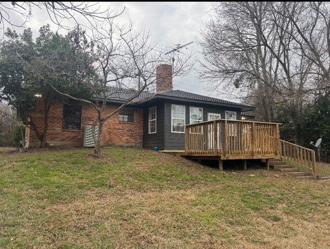 Building Photo - 1803 S Park St