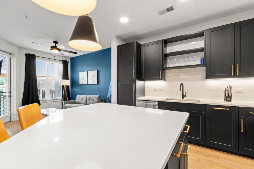 Building Photo - 2317 W Grace St