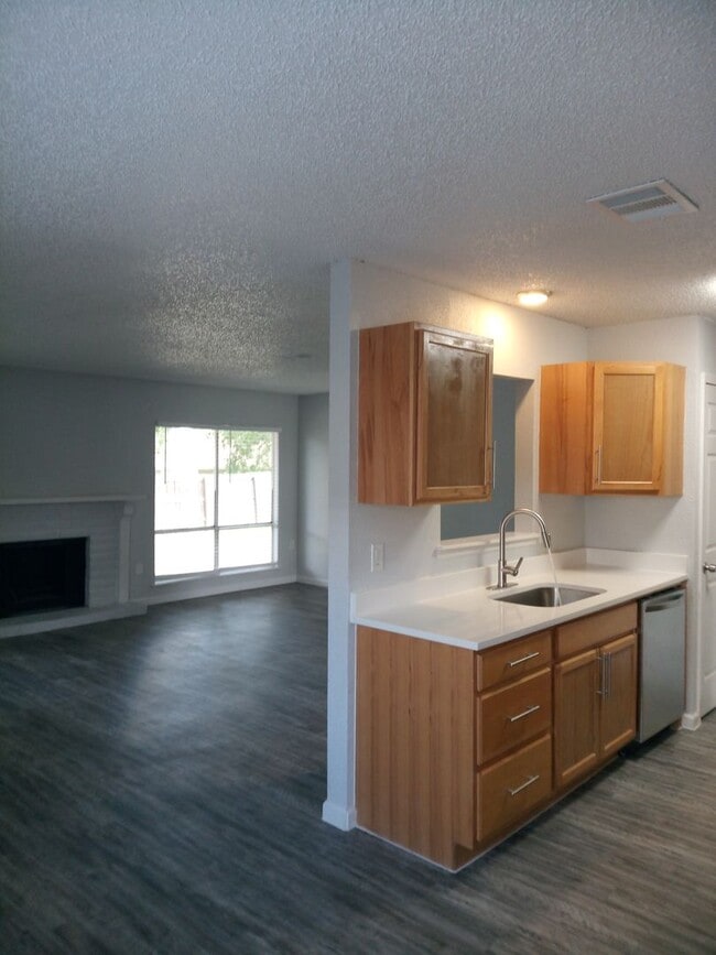 Building Photo - Stylish 3-Bedroom Home in Northwest San An...