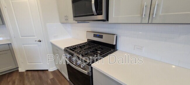 Building Photo - 2633 Oneida Ln