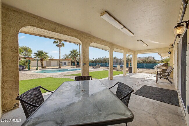 Building Photo - 2837 W Union Hills Dr