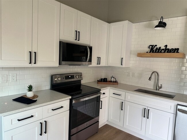 Building Photo - 4428 San Fernando Ln