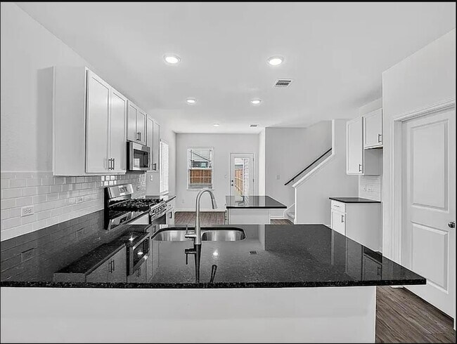 Building Photo - 203 Betsy Rd