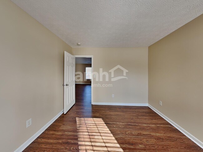 Building Photo - 16698 Maraschino Dr