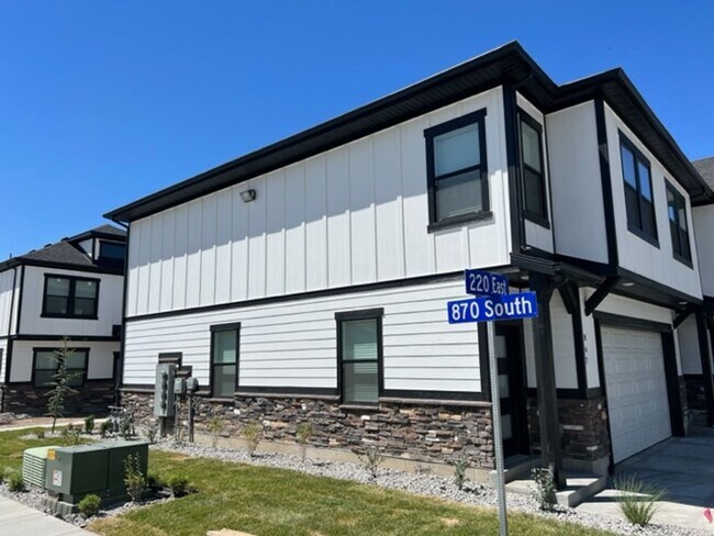 Primary Photo - Beautiful 2023 New construction with pickl...