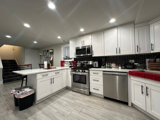 Building Photo - 2524 W Superior St