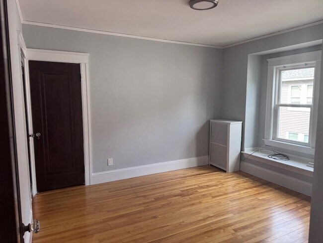 Building Photo - 398 Lovell St