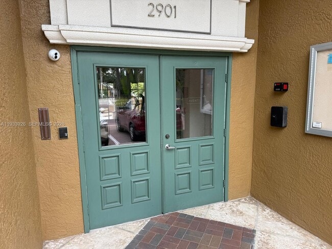 Building Photo - 2961 NE 185th St