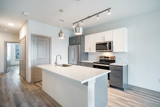 Horizon Plus - Kitchen - unfurnished - Northside Apartments