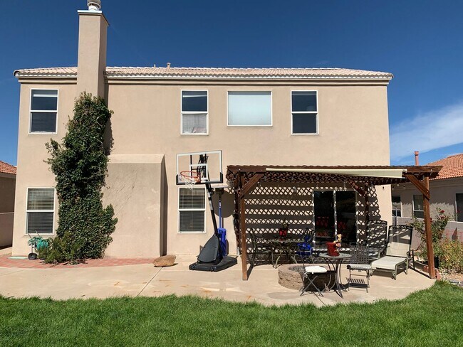 Building Photo - Magnificent 4 Bedroom, 2.5 Bath in Rio Rancho!