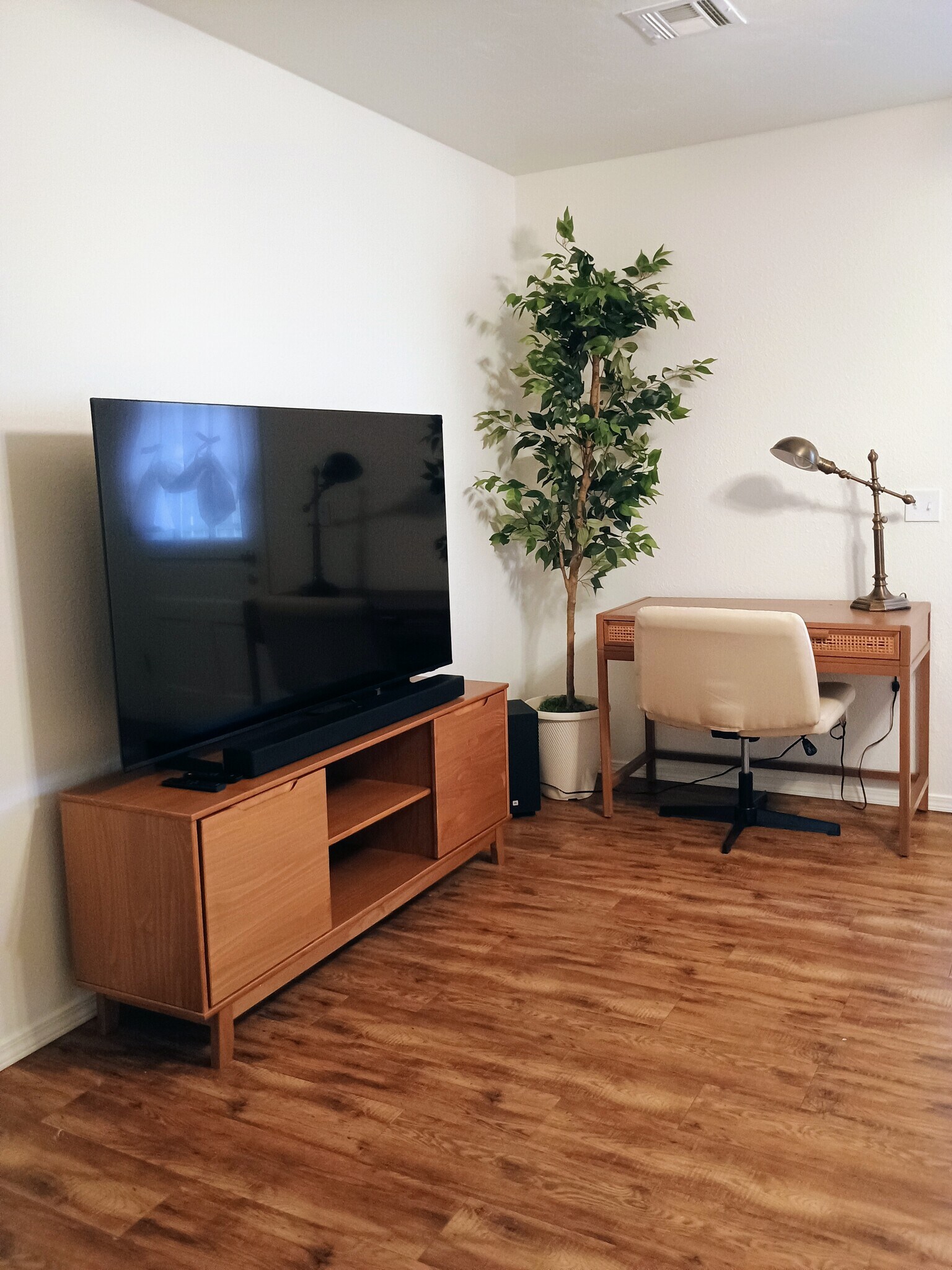 Smart T.V. Fiber Optic High Speed Internet - 9101 S Winston Way