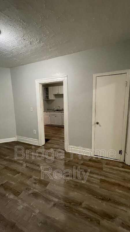 Building Photo - 226 Lobinger Ave