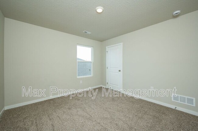 Building Photo - 4308 NE 15th St