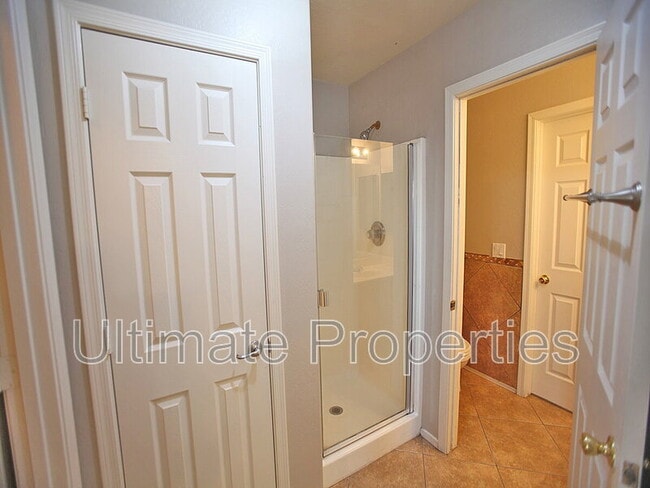 Building Photo - 12511 N 121st Dr