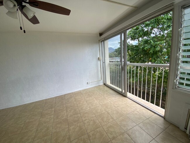 Building Photo - Makaha Surfside Studio