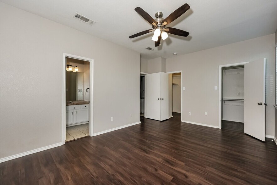 Building Photo - 916 Buffalo Springs Dr