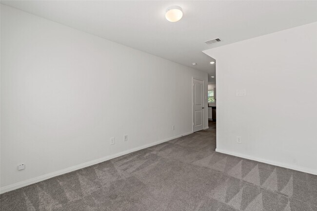Building Photo - 264 Pin Oak