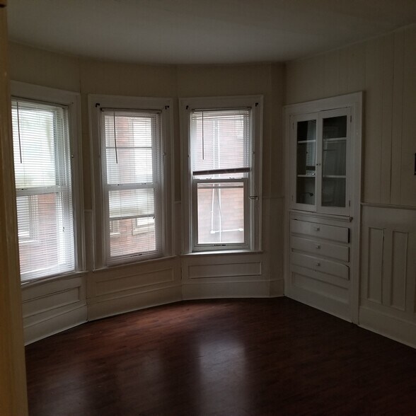 Building Photo - 576 Potomac Ave