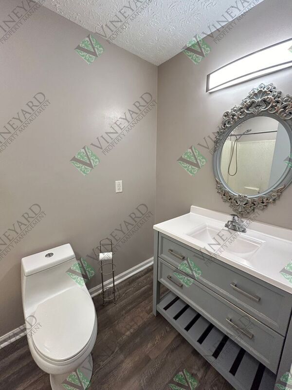 Building Photo - 351 Wood Knoll Ct