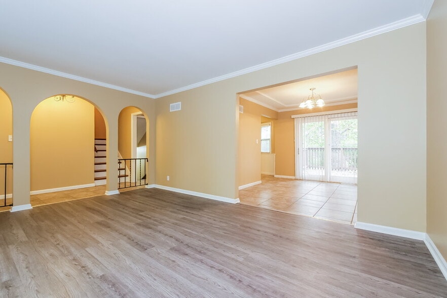 Building Photo - 9915 Westgate Ln