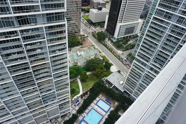 Building Photo - 475 Brickell Ave